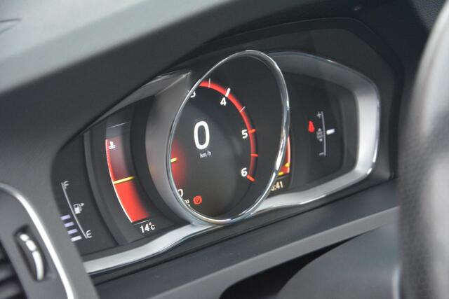 Volvo V60 2.0 D4 Business Sport | Navigatie | Sportstoelen | Stoelverwarming | Camera | Stand-kachel | NL auto!! |