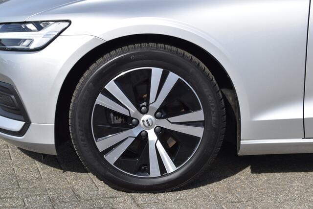 Volvo V60 B3 177PK Automaat Momentum Advantage | ACC | PDC | 17"LMV | Apple Carplay / Android |