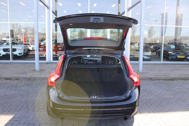 Volvo V60 T3 Automaat Polar+ | Stoelverwarming | Navigatie | Bluetooth | Climate control | Cruise control |