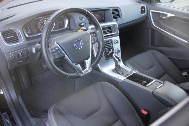 Volvo V60 T3 Automaat Polar+ | Stoelverwarming | Navigatie | Bluetooth | Climate control | Cruise control |