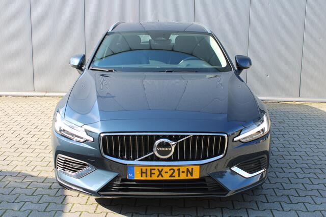 Volvo V60 T6 Plug-in hybrid AWD Essential Bright | Leder | Trekhaak | Adaptieve Cruise | All Season banden