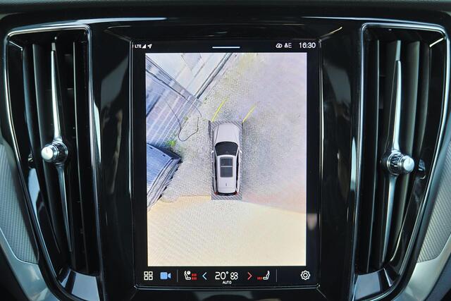 Volvo V60 T6 Recharge AWD Plus Dark - IntelliSafe Assist & Surround - 360º Camera - Harman/Kardon audio - Verwarmde voorstoelen, stuur & achterbank - Parkeersensoren voor & achter - Elektr. bedienb. voorstoelen met geheugen - Elektr. inklapbare trekhaak - 18' LMV