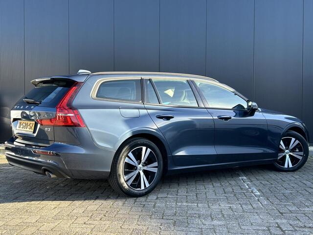 Volvo V60 2.0 B3 Essential Edition let op 5600 km Adaptive cruise control/ nav/tel/ trekhaak