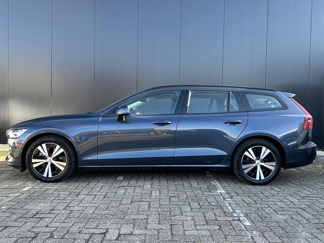 Volvo V60 2.0 B3 Essential Edition let op 5600 km Adaptive cruise control/ nav/tel/ trekhaak