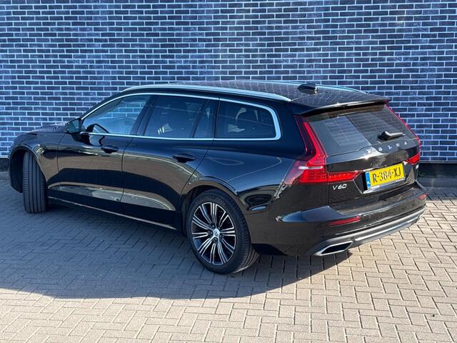 Volvo V60 2.0 B4 Plus Bright | Navigatie | Apple Carplay | Android Auto | Lederen Bekleding | Stoelverwarming | Achteruitrijcamera | Parkeersensoren | Lichtmetalen Velgen | Keyless Entry | Elektrische Achterklep