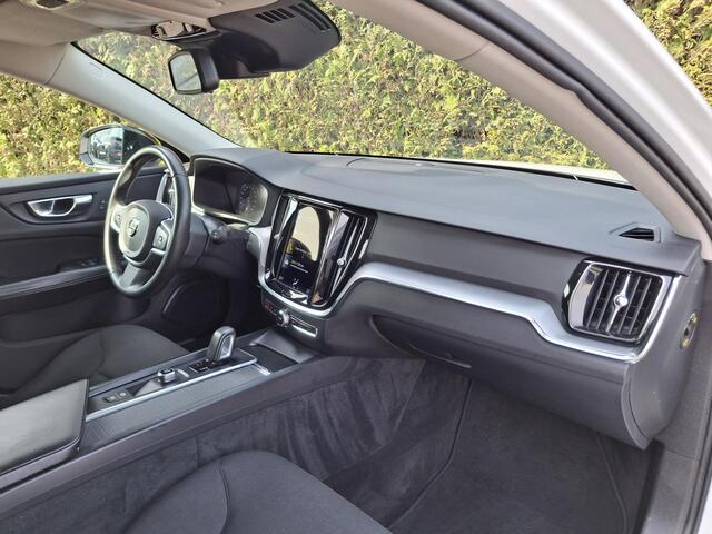 Volvo V60 2.0 B3 Momentum Advantage