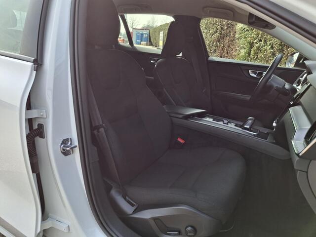 Volvo V60 2.0 B3 Momentum Advantage