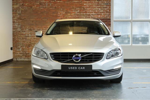 Volvo V60 T3 Polar+ | 100% dealeronderhouden | Stoel-/ stuurwielverwarming | Verwarmde achterbank | Trekhaak | Cruise Control | Navigatie | Bluetooth Telefonie & Multimedia | Lichtmetalen Velgen | Climate Control