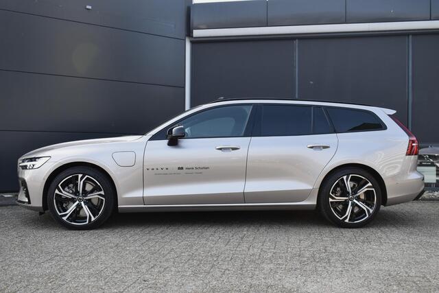 Volvo V60 2.0 T8 Plug-in hybrid AWD Ultra Dark Panorama/schuifdak | 360 camera | Extra getint glas achter | Elektrische stoelen met geheugen functie | Elektrische achterklep | BLIS