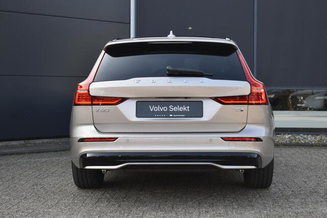Volvo V60 2.0 T8 Plug-in hybrid AWD Ultra Dark Panorama/schuifdak | 360 camera | Extra getint glas achter | Elektrische stoelen met geheugen functie | Elektrische achterklep | BLIS