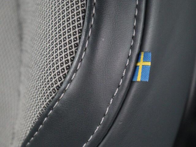 Volvo V60 2.0 B4 R-Design | Stoelverwarming | Adaptive cruise | Carplay | Camera | Keyless | Navigatie | Half leder | Full LED | Parkeerhulp | Climate control