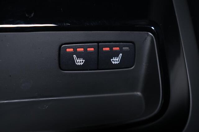 Volvo V60 T6 Recharge AWD Core Bright - IntelliSafe Assist & Surround - 360º Camera - Harman/Kardon audio - Adaptieve LED koplampen - Verwarmde voorstoelen, stuur & achterbank - Parkeersensoren voor & achter - Extra getint glas - 18' LMV