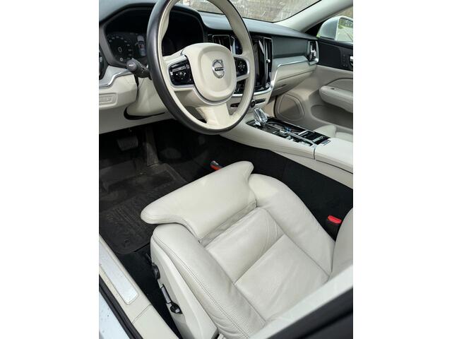 Volvo V60 2.0 T6 Recharge AWD Inscription | Plug-in Hybrid (PHEV) | Trekhaak | Panoramadak | Achteruitrijcamera | Elektrisch Verstelbare Voorstoelen | Keyless Entry | Elektrische Achterklep | Navigatie | Apple Carplay | Android Auto