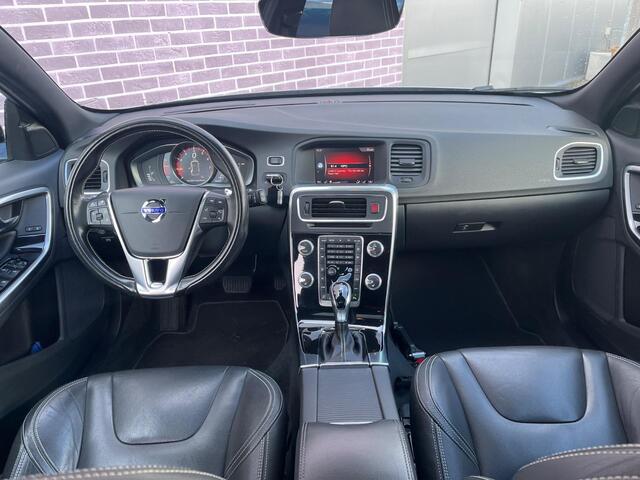 Volvo V60 2.0 T4 Polar+ Dynamic | Adaptieve cruise control | Trekhaak | Stoel/stuur verwarming | Kantel/schuifdak | 19" | Blis | Elektrisch verstelbare voorstoelen | Schakelflippers |