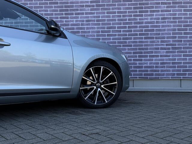 Volvo V60 2.0 T4 Polar+ Dynamic | Adaptieve cruise control | Trekhaak | Stoel/stuur verwarming | Kantel/schuifdak | 19" | Blis | Elektrisch verstelbare voorstoelen | Schakelflippers |