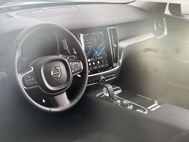 Volvo V60 2.0 T6 Plug-in hybrid AWD Essential Edition