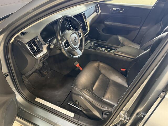 Volvo V60 2.0 B4 Business Pro | R-Design | Stoel/Stuurverwarming | Camera | Navi | Panoramadak