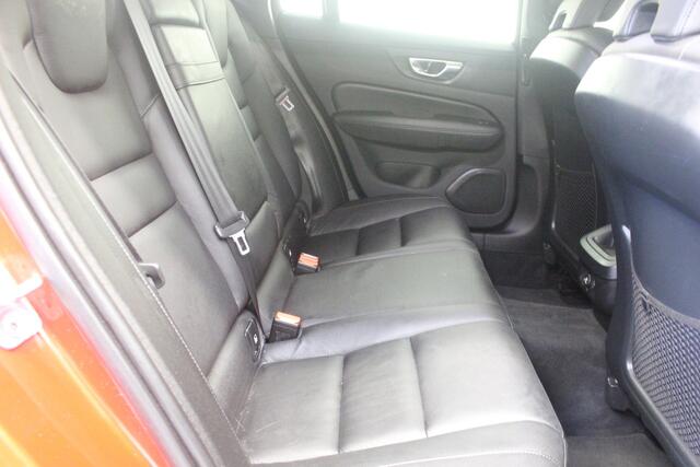 Volvo V60 T5 Momentum Business | Rijklaarprijs | Trekhaak | Leer |