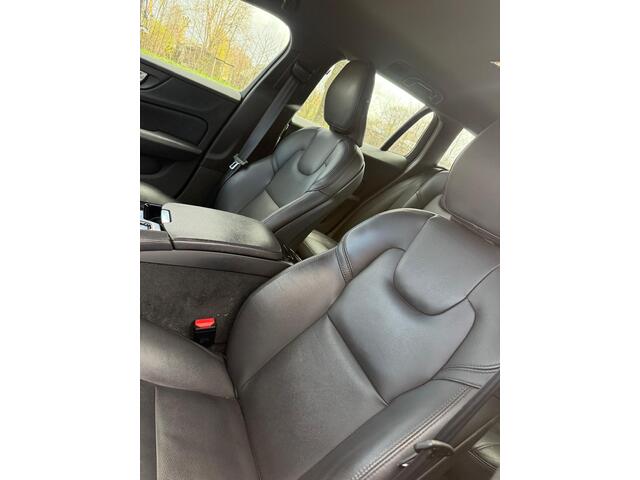 Volvo V60 2.0 T6 Recharge AWD Inscription | Plug-in Hybrid (PHEV) | Lederen Bekleding | Stoelverwarming voor en achter | BLIS | Cruise Control Adaptief | Navigatie | Apple Carplay | Android Auto | Keyless Entry | Elektrische Achterklep