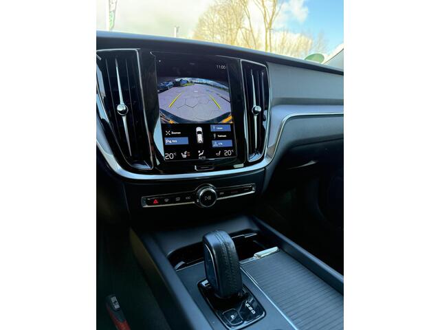 Volvo V60 2.0 B3 Business Pro | Trekhaak | Lederen Bekleding | Stoelverwarming | BLIS | Cruise Control Adaptief | Achteruitrijcamera | Parkeersensoren | Keyless Entry | Navigatie | Apple Carplay | Android Auto