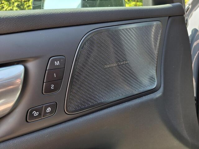 Volvo V60 B3 Ultimate Dark | H&K Audio | Pilot assist | Panoramadak | Leder