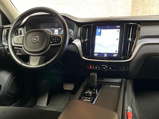 Volvo V60 2.0 B3 Sport 163Pk Automaat (APPLE CARPLAY, GROOT NAVI, CAMERA, GETINT GLAS, KEYLESS, SPORTSTOELEN, ELEK ACHTERKLEP, ADAPTIVE CRUISE, NIEUWE APK, NIEUWSTAAT)