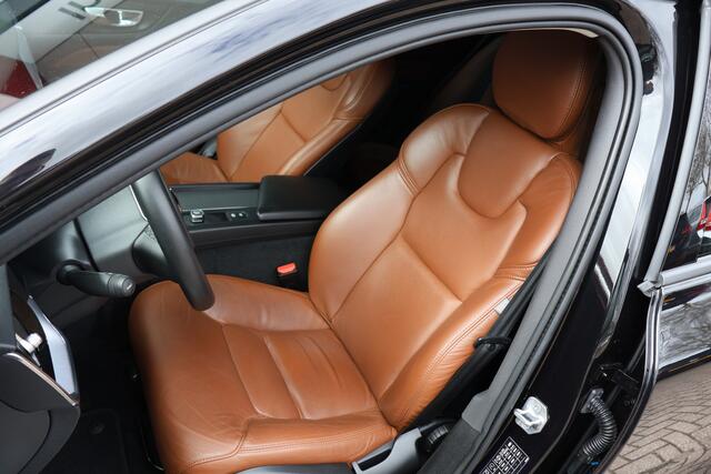 Volvo V60 2.0 B3 Momentum | Origineel NL | ACC | Camera | Leder | Stuur- en stoelverwarming |