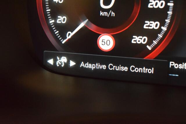 Volvo V60 2.0 B3 163pk AUT8 R-Design Sunroof/ Adapt. Cruise/