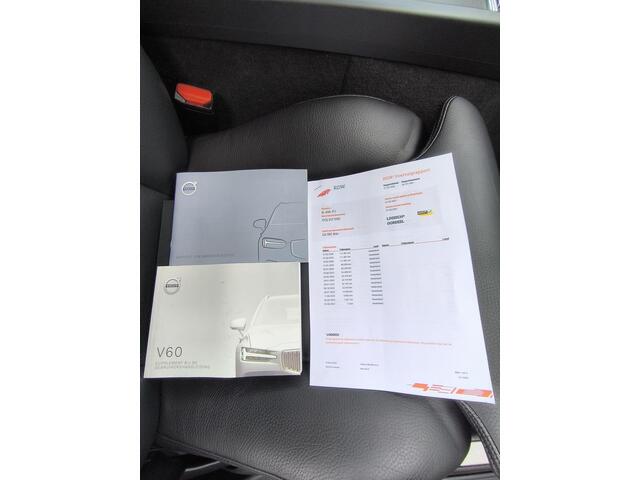 Volvo V60 2.0 B3 Momentum Leder, stoel en stuurverwarming, trekhaak inklapbaar, nieuwe banden, carplay & aidroid, DAB+, 1e eigenaar