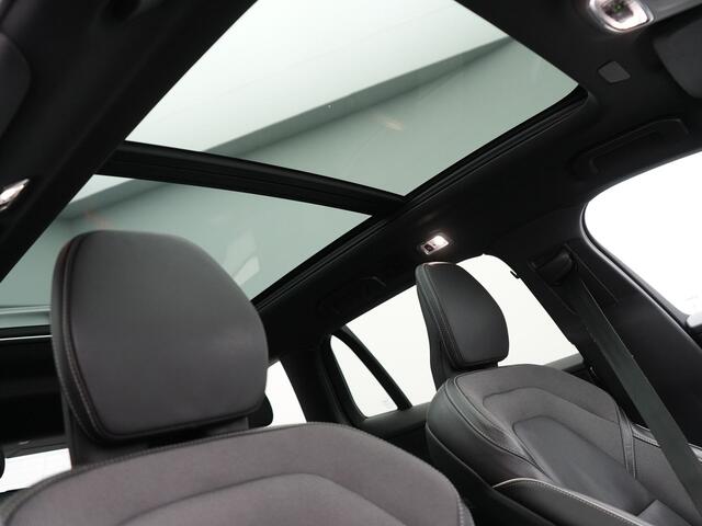 Volvo V60 T6 Recharge AWD R-Design PHEV 340pk Dealer O.H. | Trekhaak Af Fabriek | Panodak | Adaptive Cruise | 360 Camera | Lederen Sportstoelen Memory & Verwarmd | Keyless | Blis | Stuur Verwarmd | Apple Carplay | Navigatie | DAB | Plug In Hybrid |