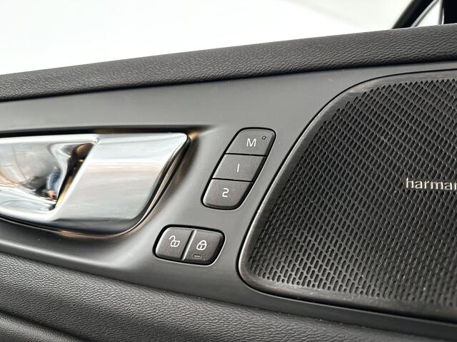 Volvo V60 T8 Plug-in hybrid AWD Ultra Dark | SOH 97% | Panoramadak | Parkeercamera | Head-up Display | Harman Kardon | Stoel- en Stuurverwarming | Trekhaak