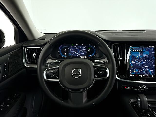 Volvo V60 T8 Plug-in hybrid AWD Ultra Dark | SOH 97% | Panoramadak | Parkeercamera | Head-up Display | Harman Kardon | Stoel- en Stuurverwarming | Trekhaak