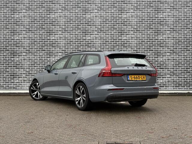 Volvo V60 B3 Essential | Google | Trekhaak | Parkeersensoren Voor + Achter | Achteruitrijcamera | Sport pack | Draadloos Opladen Telefoon | Apple Carplay / Android Auto | 18" velgen