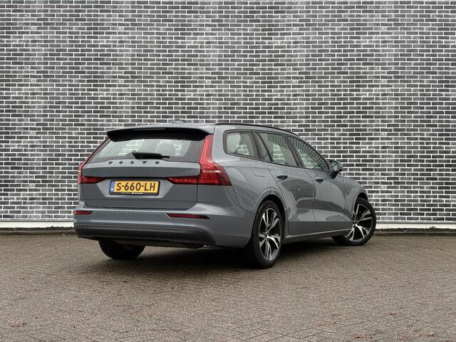 Volvo V60 B3 Essential | Google | Trekhaak | Parkeersensoren Voor + Achter | Achteruitrijcamera | Sport pack | Draadloos Opladen Telefoon | Apple Carplay / Android Auto | 18" velgen