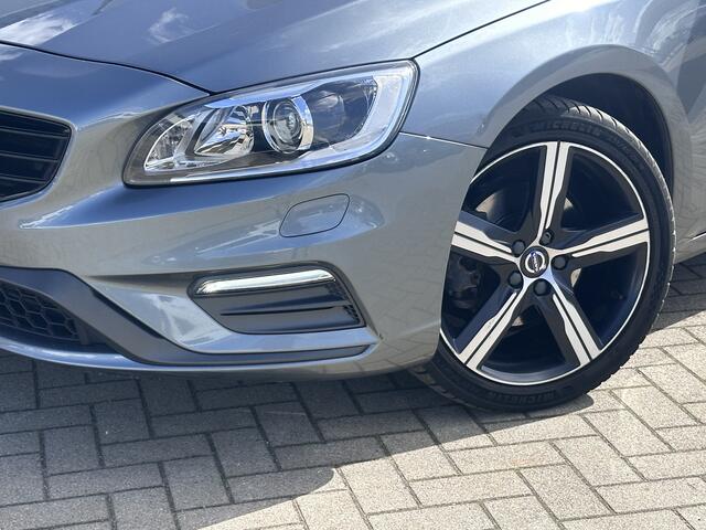 Volvo V60 2.0 T4 Business Sport | 18 inch Lichtmetalen velgen | Dubbele uitlaat |