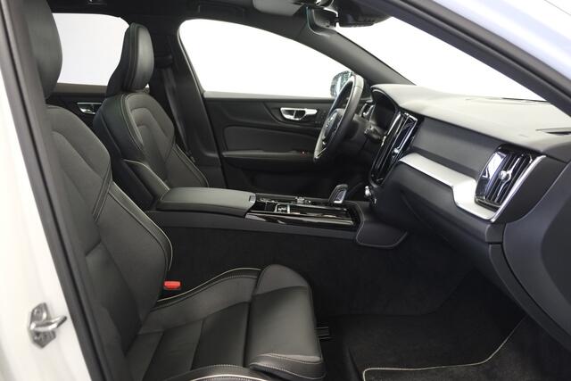 Volvo V60 2.0 T8 Recharge AWD R-Design / Panoramadak / Leder / Carplay / HK / Head-up / Navi