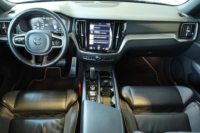 Volvo V60 B3 R-Design | Electrische bedienbare voorstoelen | Stoelverwarming | Adaptive Cruise Control | Parkeerverwarming | BLIS | Panoramadak | Parkeercamera | Parkeersensoren voor + achter | Semi Electrische Wegklapbare Trekhaak | Harman Kardon Premium Audio