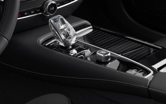 Volvo V60 2.0 T6 Plug-in hybrid AWD Ultra Dark | Panoramadak | Head Up Display | Donker Glas | Sportstoelen | Power Seats | Harman Kardon |