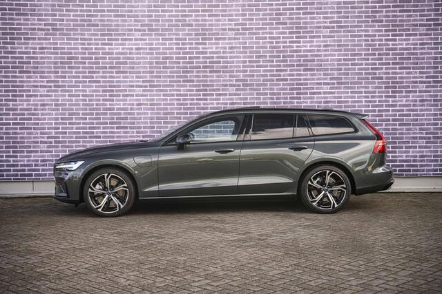 Volvo V60 2.0 T6 Plug-in hybrid AWD Ultra Dark | Panoramadak | Head Up Display | Donker Glas | Sportstoelen | Power Seats | Harman Kardon |