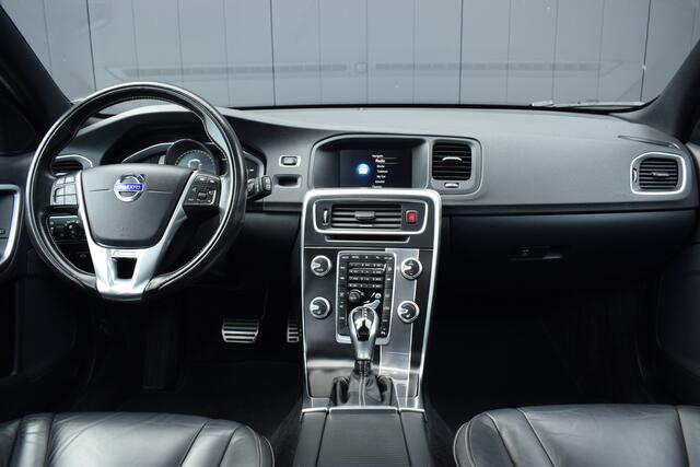 Volvo V60 2.0 T4 190pk Automaat R-Design Business Sport Bi-Xenon | Zwart Leder | Schuif/Kanteldak | Full Map Navi | Standkachel | Dealer Onderhouden!!