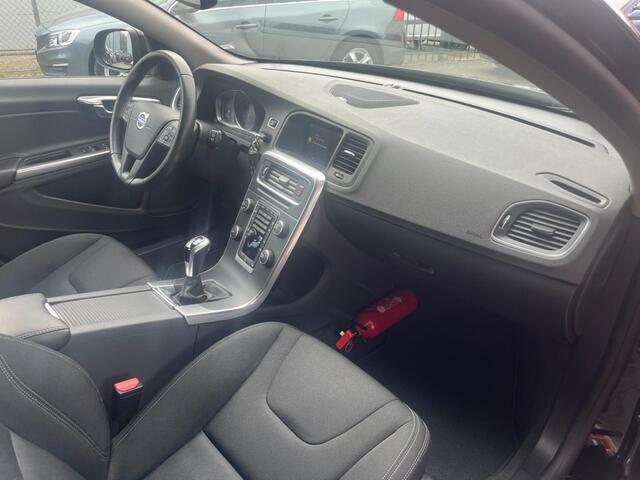 Volvo V60 2.0 T3 152PK Momentum PDC/BLUETOOTH/NAVI