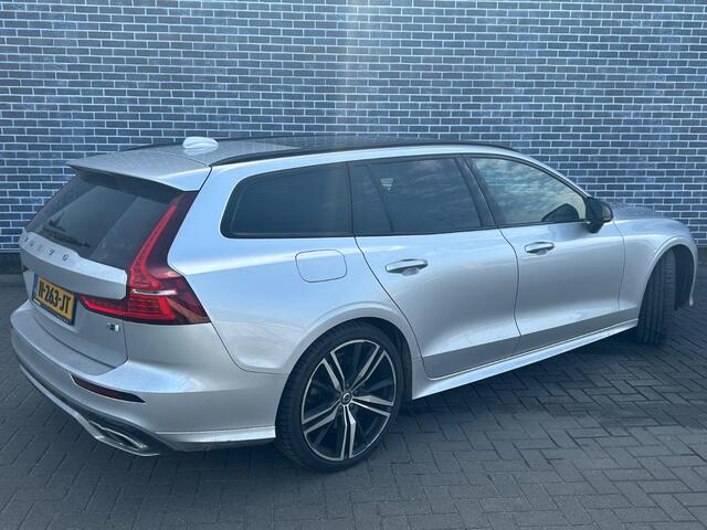 Volvo V60 2.0 T6 Twin Engine AWD R-Design | Plug-in Hybrid (PHEV) | Panoramadak | Head-Up Display | Harman Kardon Audio | Achteruitrijcamera | Stoelverwarming voor en achter | Navigatie | Keyless Entry | Lichtmetalen Velgen 19 inch