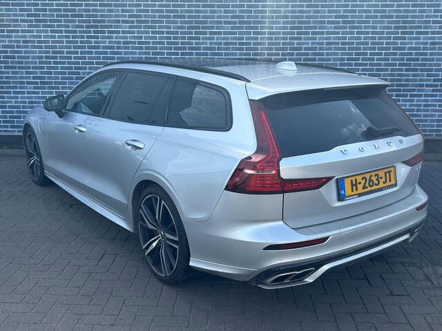 Volvo V60 2.0 T6 Twin Engine AWD R-Design | Plug-in Hybrid (PHEV) | Panoramadak | Head-Up Display | Harman Kardon Audio | Achteruitrijcamera | Stoelverwarming voor en achter | Navigatie | Keyless Entry | Lichtmetalen Velgen 19 inch