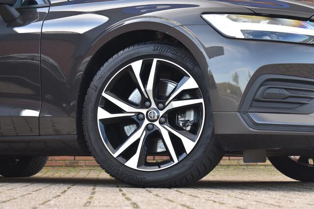 Volvo V60 B3 177PK Essential Edition | Leder | Getint Glas | 18'' | Climate | Black Pack |