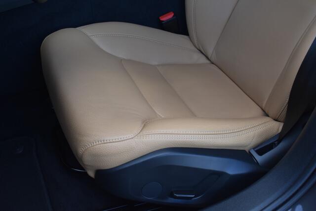 Volvo V60 B3 177PK Essential Edition | Leder | Getint Glas | 18'' | Climate | Black Pack |