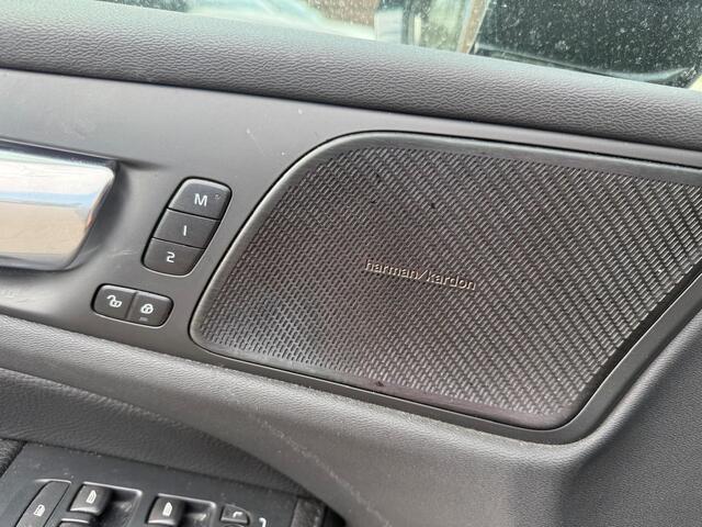 Volvo V60 2.0 B4 Inscription | Trekhaak | Harman Kardon Audio | Panoramadak | Achteruitrijcamera | Keyless Entry | Elektrische Achterklep | Lederen Bekleding | Lichtmetalen Velgen 19 inch | Navigatie | Apple Carplay | Android Auto