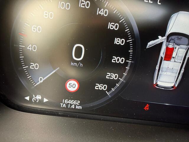 Volvo V60 2.0 B4 Inscription | Trekhaak | Harman Kardon Audio | Panoramadak | Achteruitrijcamera | Keyless Entry | Elektrische Achterklep | Lederen Bekleding | Lichtmetalen Velgen 19 inch | Navigatie | Apple Carplay | Android Auto