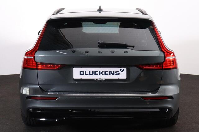 Volvo V60 T6 Recharge AWD Core IntelliSafe Assist & Surround - Parkeercamera achter - Parkeersensoren voor & achter - Draadloze tel. lader - Privacy Glass - Polestar 20" Velgen