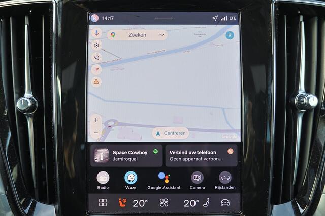 Volvo V60 T6 Recharge AWD Core IntelliSafe Assist & Surround - Parkeercamera achter - Parkeersensoren voor & achter - Draadloze tel. lader - Privacy Glass - Polestar 20" Velgen