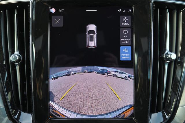 Volvo V60 T6 Recharge AWD Core IntelliSafe Assist & Surround - Parkeercamera achter - Parkeersensoren voor & achter - Draadloze tel. lader - Privacy Glass - Polestar 20" Velgen